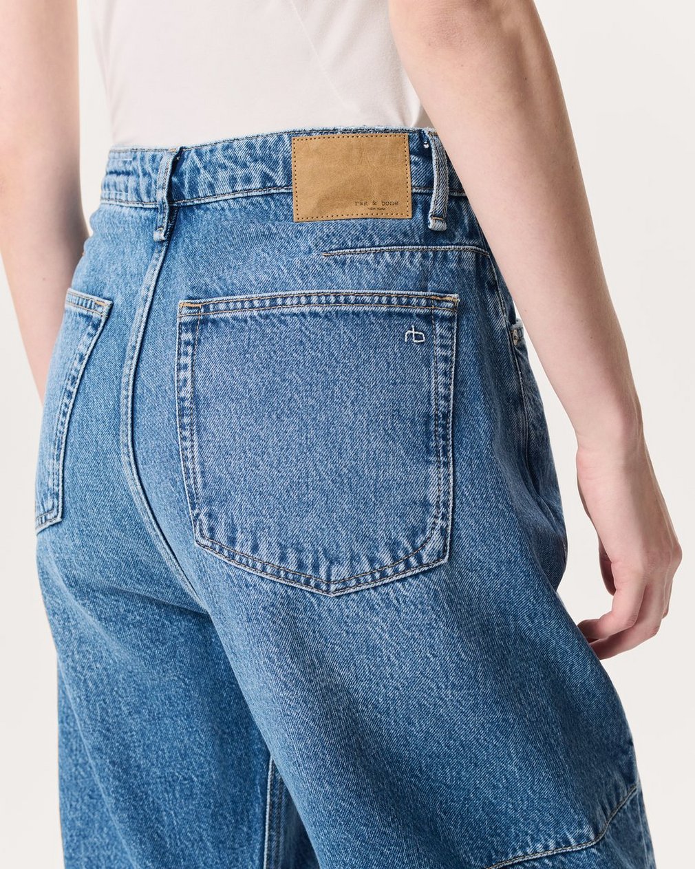 Charlie Ankle-Length Barrel Jeans - Accord - Image 4