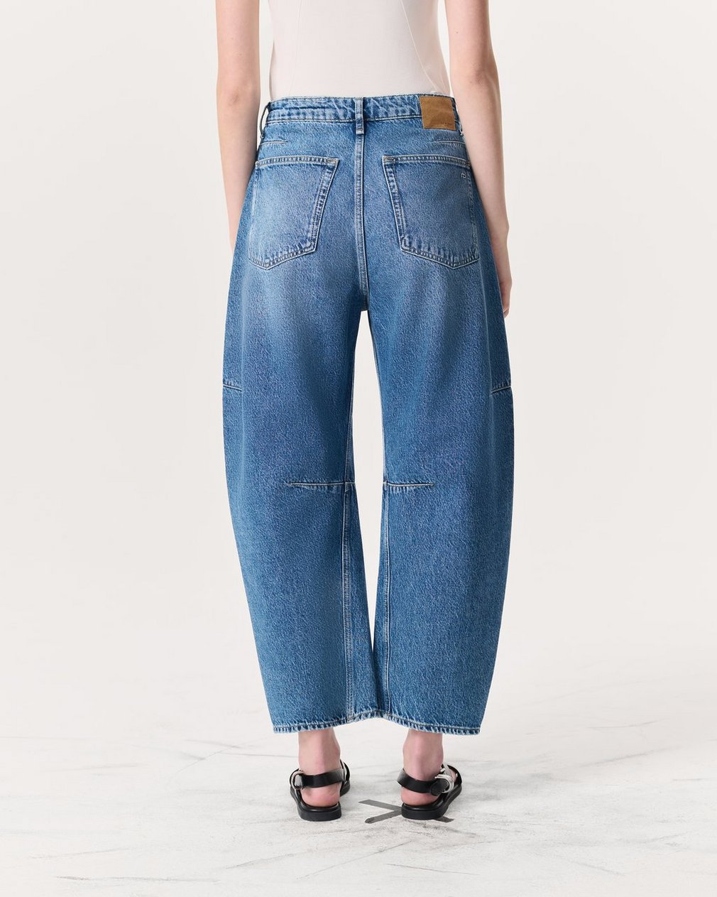 Charlie Ankle-Length Barrel Jeans - Accord - Image 5
