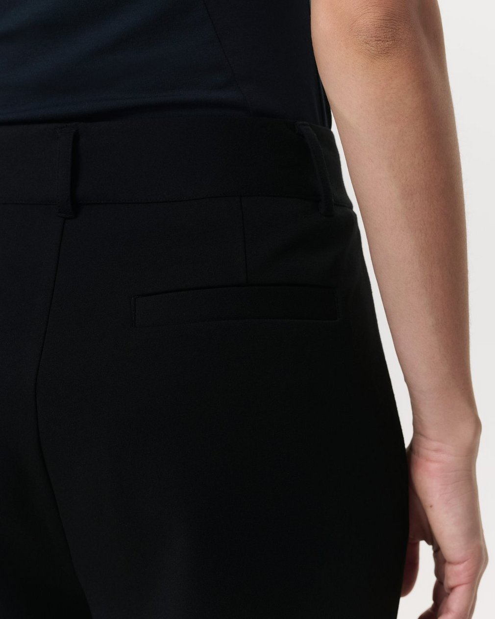 Irina Wide-Leg Shorts - Black - Image 6