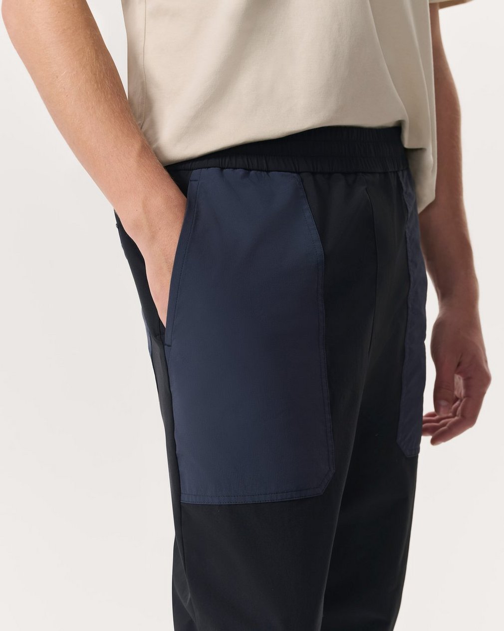 Robert Color-Blocked Jogger Pants - Jet Black - Image 4